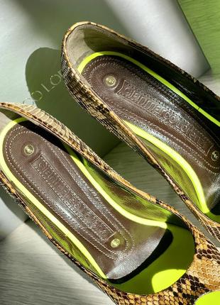 Туфли на шпильке с тиснением под кожу змеи3 фото