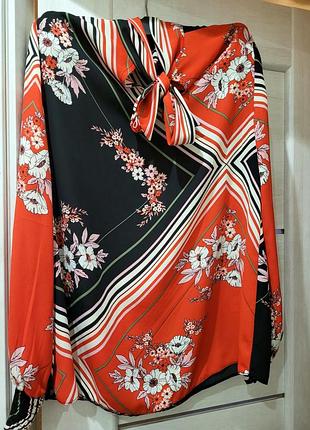 Яскрава блуза