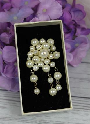 Нарядная брошь с жемчужинами