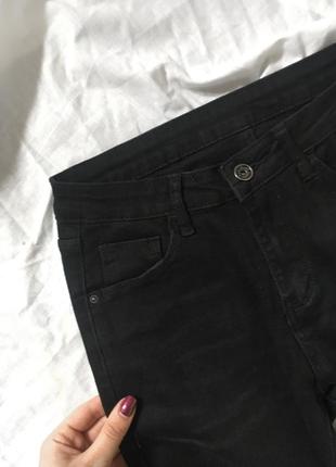 Джинсы с рваным низом , черные джинсы , джинсы женские6 фото
