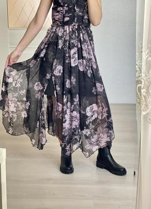 Фатинове чорне квіткове плаття на бретельках довжини міді з розрізами розміру s7 фото