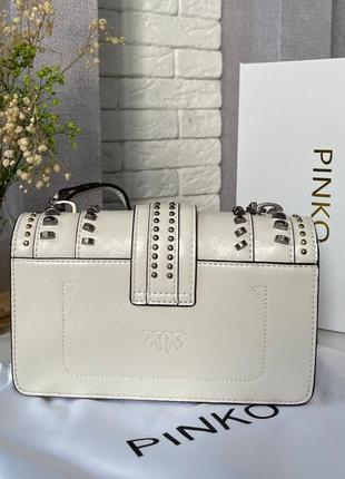 Брендовая женская кожаная сумка pinko натуральная кожа белая с заклепками люкс темное серебро с логотипами сумочка6 фото