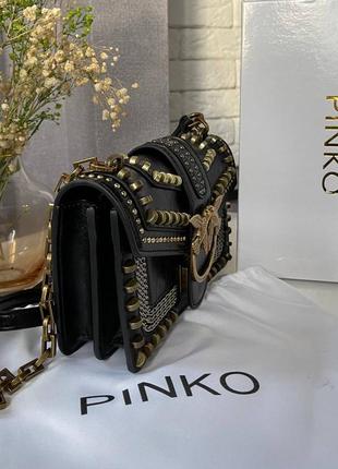 Брендовая женская кожаная сумка pinko натуральная кожа черная с заклепками люкс темное золото логотипами сумочка6 фото