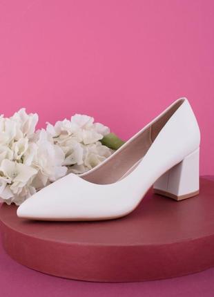 Женские белые туфли на каблуке свадебные