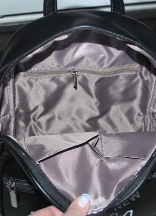 Красивий жіночий рюкзак можна носити як сумку.4 фото