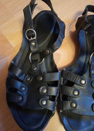 Брендовые,кожаные босоножки,сандалии,шлепки,38р,от бренда bronx5 фото