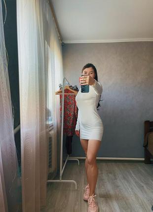 Белоснежное платье в рубчик4 фото