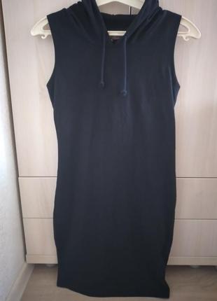 Платье черное спортивное, с капюшоном, р.м6 фото