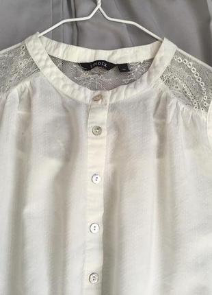 Незначна блуза цвета шампань свободного кроя с кружевной вставкой3 фото