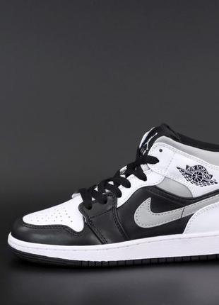 Баскетбольні високі кросівки nike air jordan 1 mid black white grey (кросівки найк аір джордан чорно-білі)