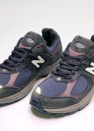 Чоловічі сірі кросівки new balance 2002r dark grey(  нью беленс 2002р темно-сірі замшеві )7 фото