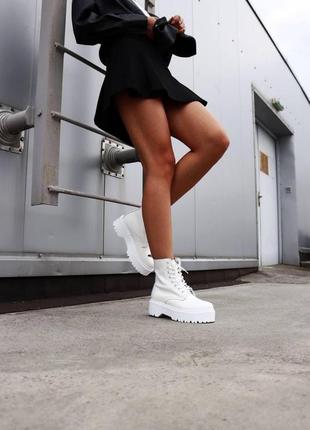 Женские кожаные ботинки dr martens jadon triple white (доктор мартинс жадон белые демисезонные)3 фото