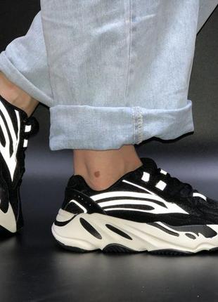 Кросівки adidas yeezy boost 700 black/white reflective (адідас ізі буст чорно-білі рефлективні жіночі)