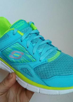 Жіночі кросівки
skechers womens equalizer