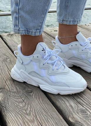 Легкі білі кросівки adidas ozweego triple white (адідас озвіго повністю білі чоловічі та жіночі розміри)