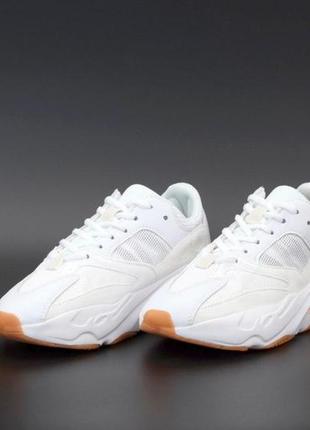 Жіночі білі кросівки адидас ізі буст 700 (кросівки adidas yeezy boost 700 white) рефлективні вставки3 фото