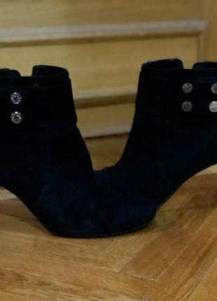 Женские ботинки