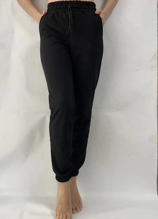 Жіночі чорні трикотажні спортивні штани