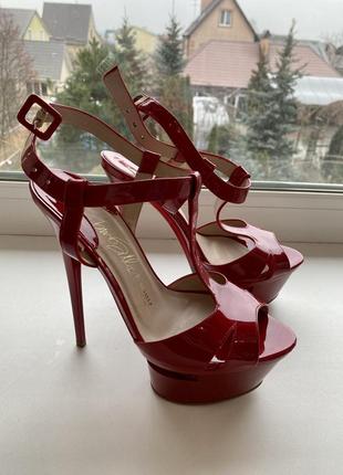 Босоніжки бордо