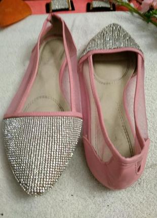 Туфельки прозрачні.