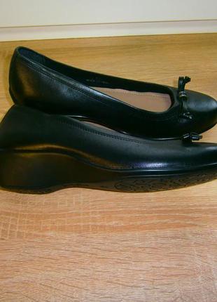 Гарні жіночі туфлі з натуральної шкіри. footglove4 фото