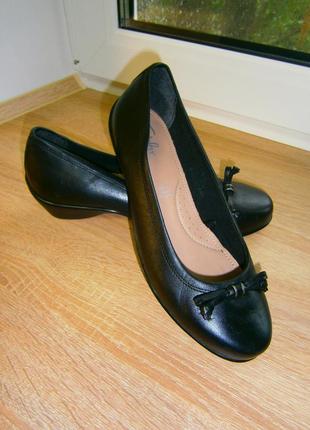Гарні жіночі туфлі з натуральної шкіри. footglove