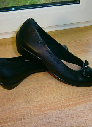 Гарні жіночі туфлі з натуральної шкіри. footglove9 фото