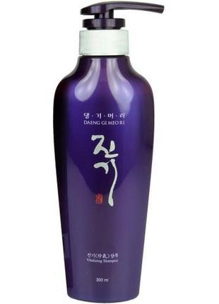 Регенерирующий шампунь  daeng gi meo ri vitalizing shampoo 300 мл1 фото
