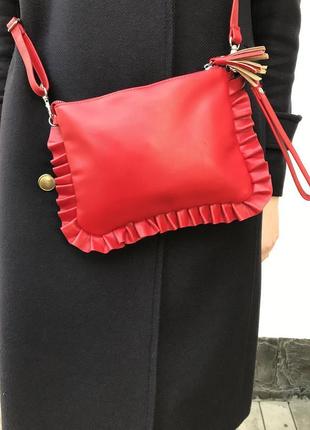 Красная сумочка-клатч с рюшами по боку, carpisa2 фото