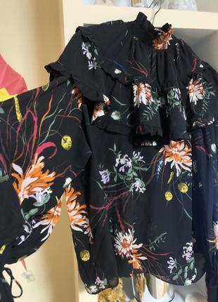 Мега стильная блузка с цветочным принтом и интересными рукавами, размер л3 фото
