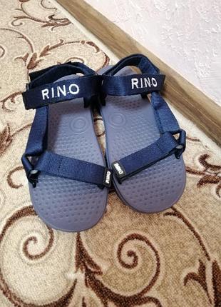 Сандалі легкі