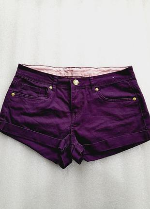 Коротенькі яскраві дуже приємним кольором шортики