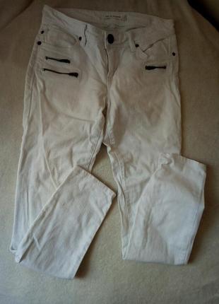Белые джинсы с замочками