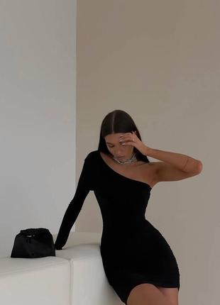 Женское облегающее мини платье на одно плечо2 фото