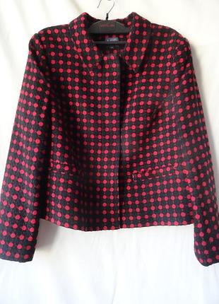 Строгий укорочений піджачок