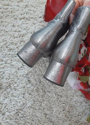 Актуальные серебристые кожаные ботинки на толстом каблуке, unisa, p. 405 фото