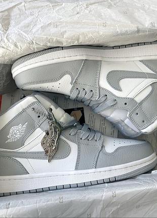 Кроссовки nike air jordan 1 retro white grey