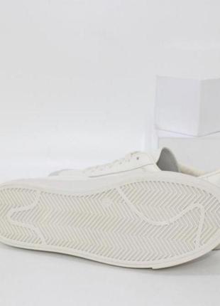 Белые кроссовки на шнурках6 фото