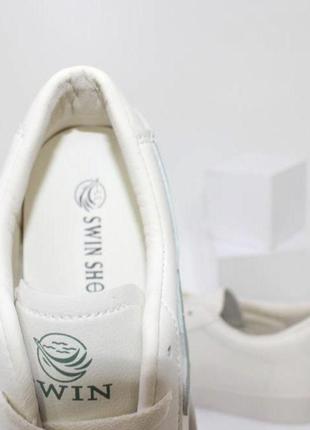 Белые кроссовки на шнурках5 фото