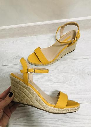 💛женские босоножки на плетеной танкетке 40 размер dorothy perkins