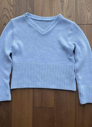 Небесно-голубой свитер с v-образным вырезом3 фото