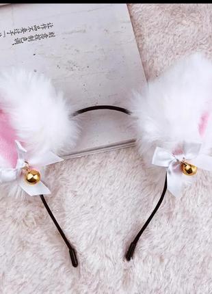 Белые пушистые ушки.