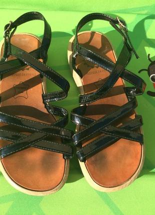 Босоніжки,сандалі