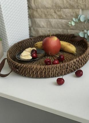 Плетеный круглый поднос