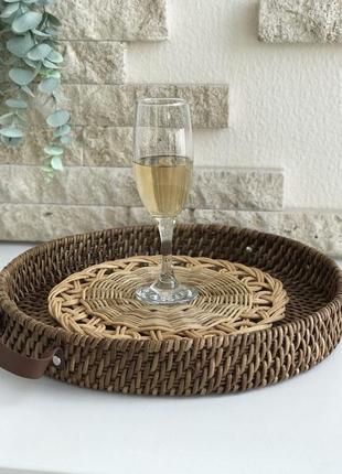 Плетеный круглый поднос