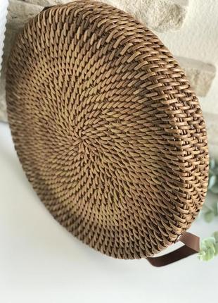Плетеный круглый поднос