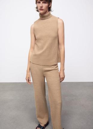 Трендовая бежевая жилетка zara с горловиной