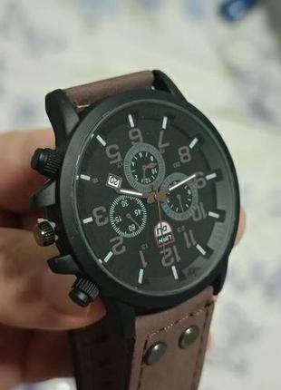 Мужские наручные часы с кожаным ремешком.2 фото