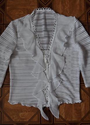 Коротка блуза з рюшами2 фото