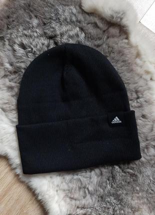 Шапка з нашивкою adidas